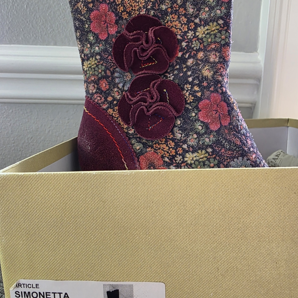 L'Artiste Simonetta Burgundy Floral Embroidered Heeled Boots - Picture 5 of 5